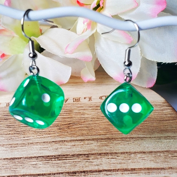 Lot of 5 Fashionable Dangle Earrings (5) - Picture 4 of 10